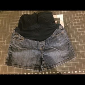Maternity shorts